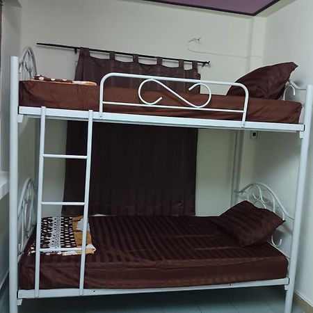 Hug Glur House Tour And Hostel (Adults Only) Chiang Mai Exterior photo