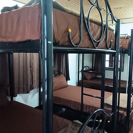 Hug Glur House Tour And Hostel (Adults Only) Chiang Mai Exterior photo