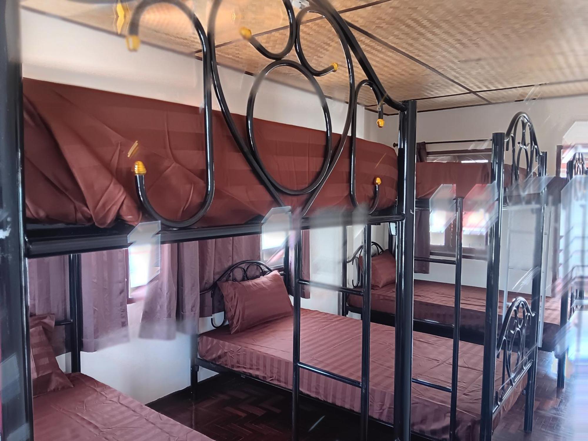 Hug Glur House Tour And Hostel (Adults Only) Chiang Mai Exterior photo