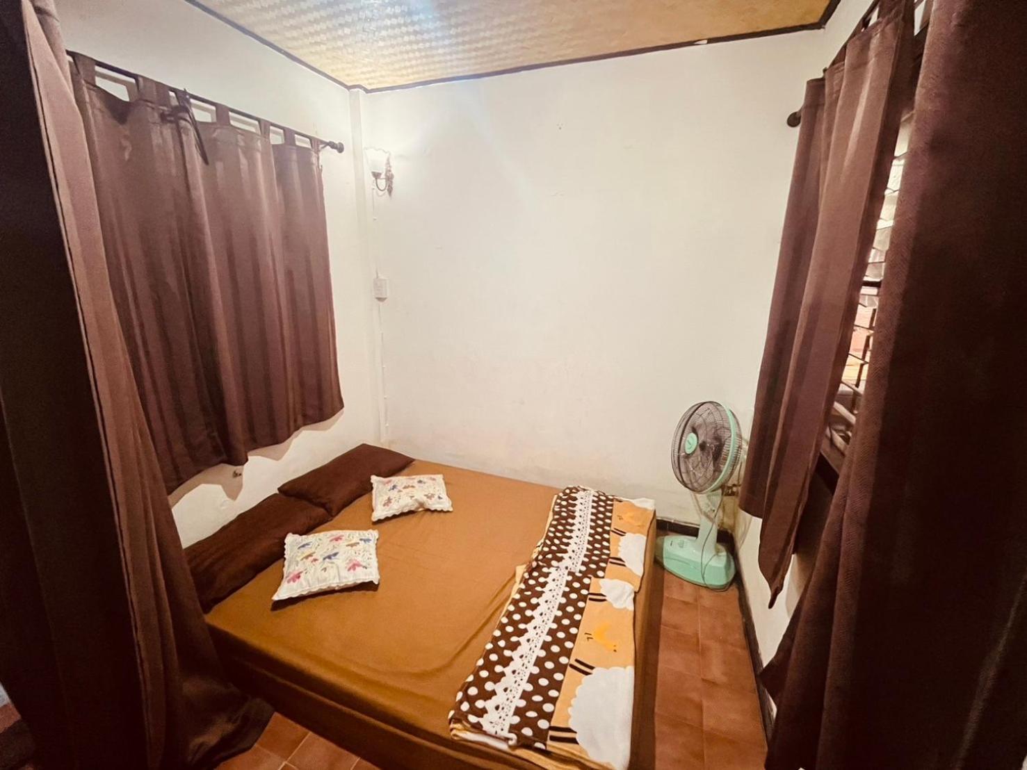 Hug Glur House Tour And Hostel (Adults Only) Chiang Mai Exterior photo