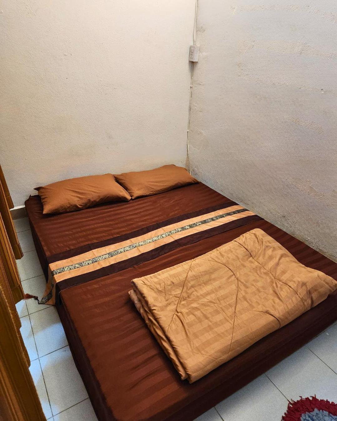 Hug Glur House Tour And Hostel (Adults Only) Chiang Mai Exterior photo