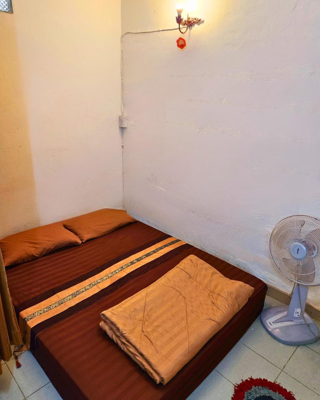 Hug Glur House Tour And Hostel (Adults Only) Chiang Mai Exterior photo