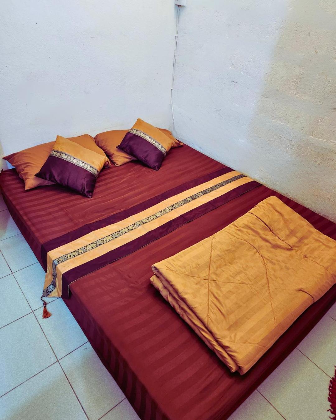 Hug Glur House Tour And Hostel (Adults Only) Chiang Mai Exterior photo